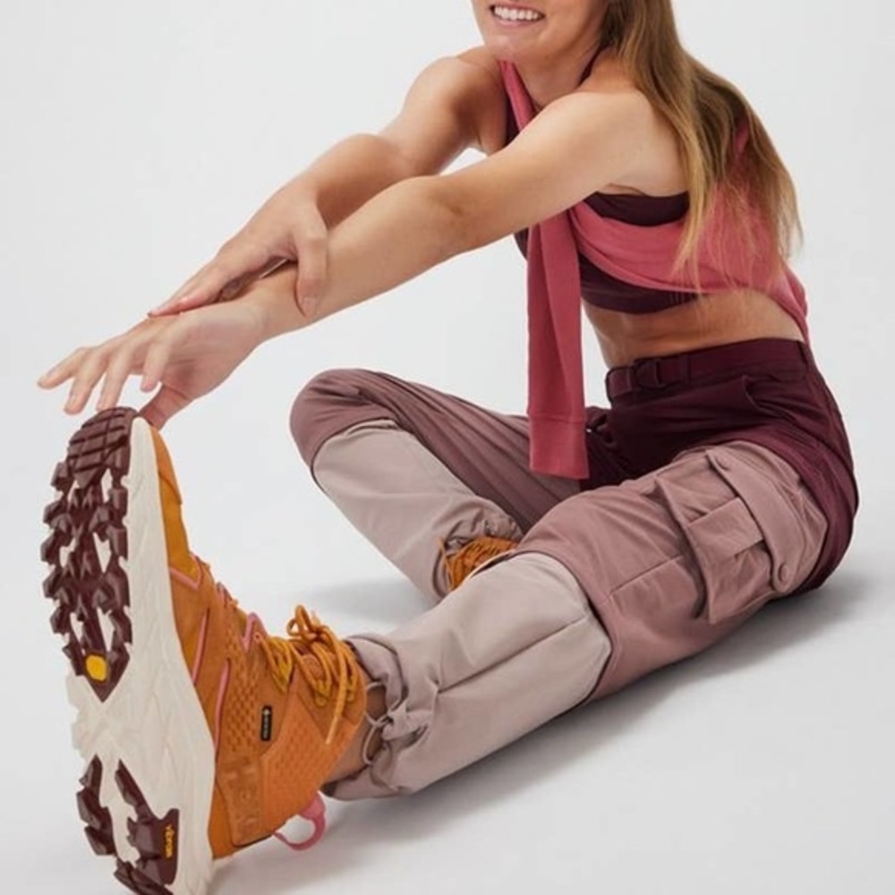 Outdoor Voices Shiraz Taupe Mocha
RecTrek Zip-Off Pant NWT M